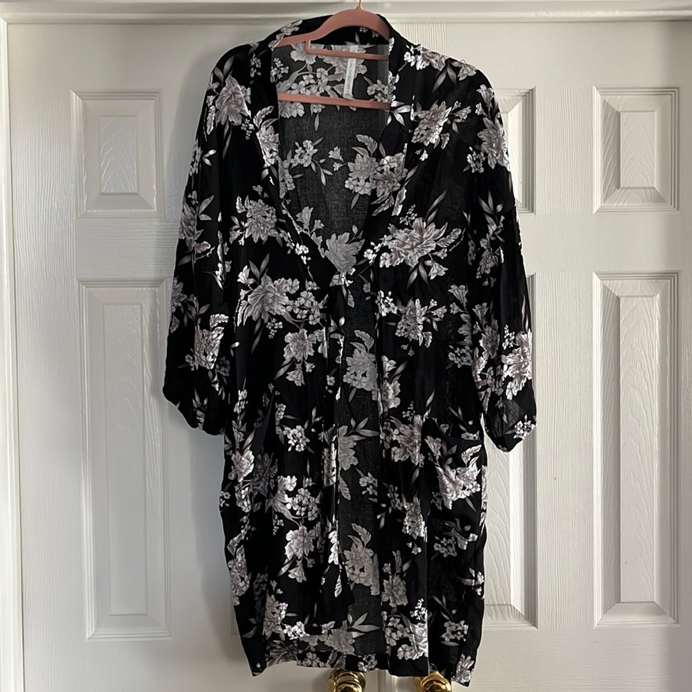 Black kimono with front tie
